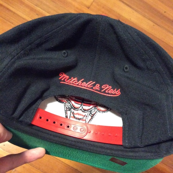 Mitchell Ness Prime Bulls Retro SnapBack (new) - Picture 2 of 5